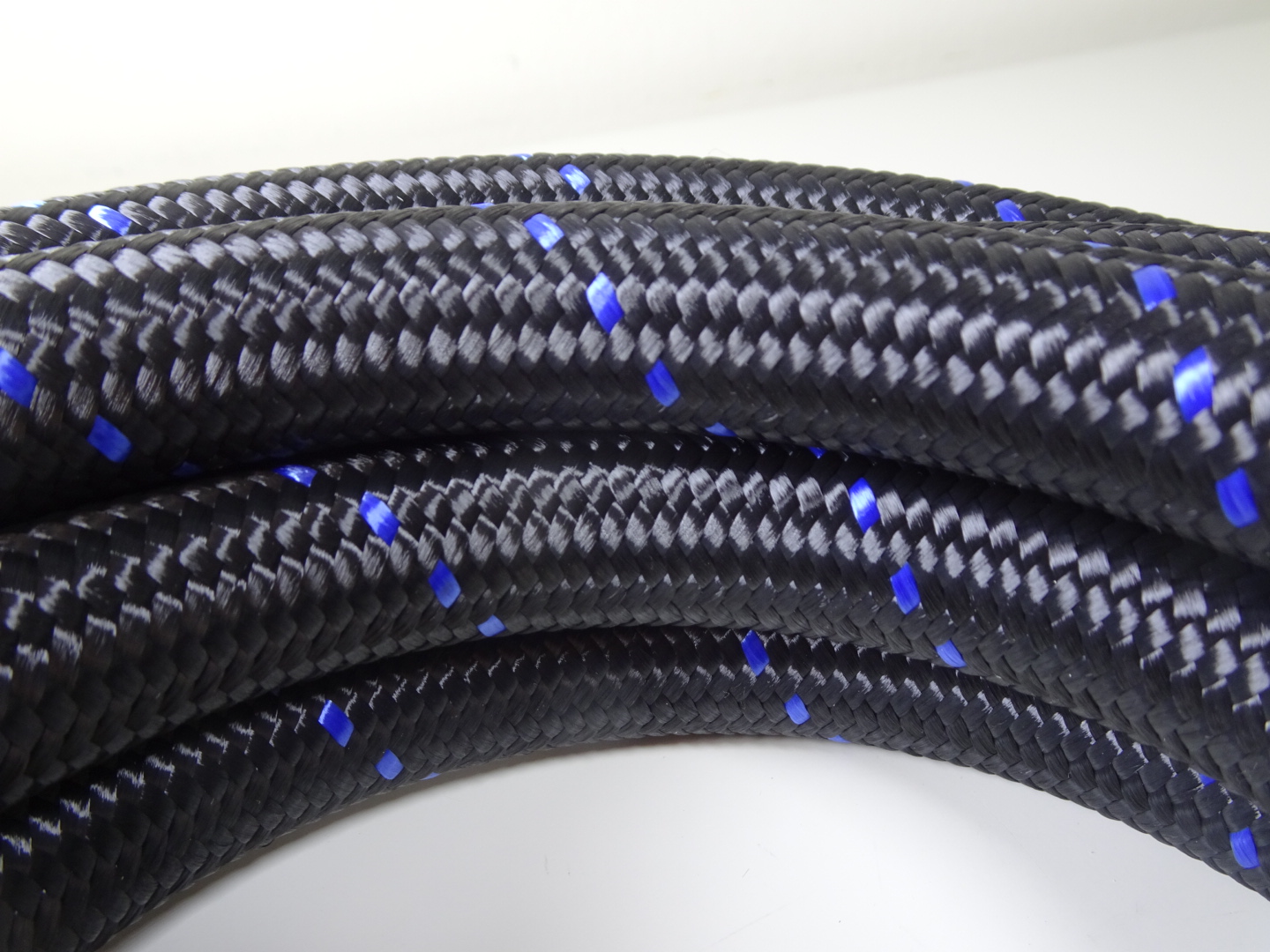 4m AN-10 Nylon-Braided Oil Cooler Hose, Blue Fleck | SKADI - Image 4