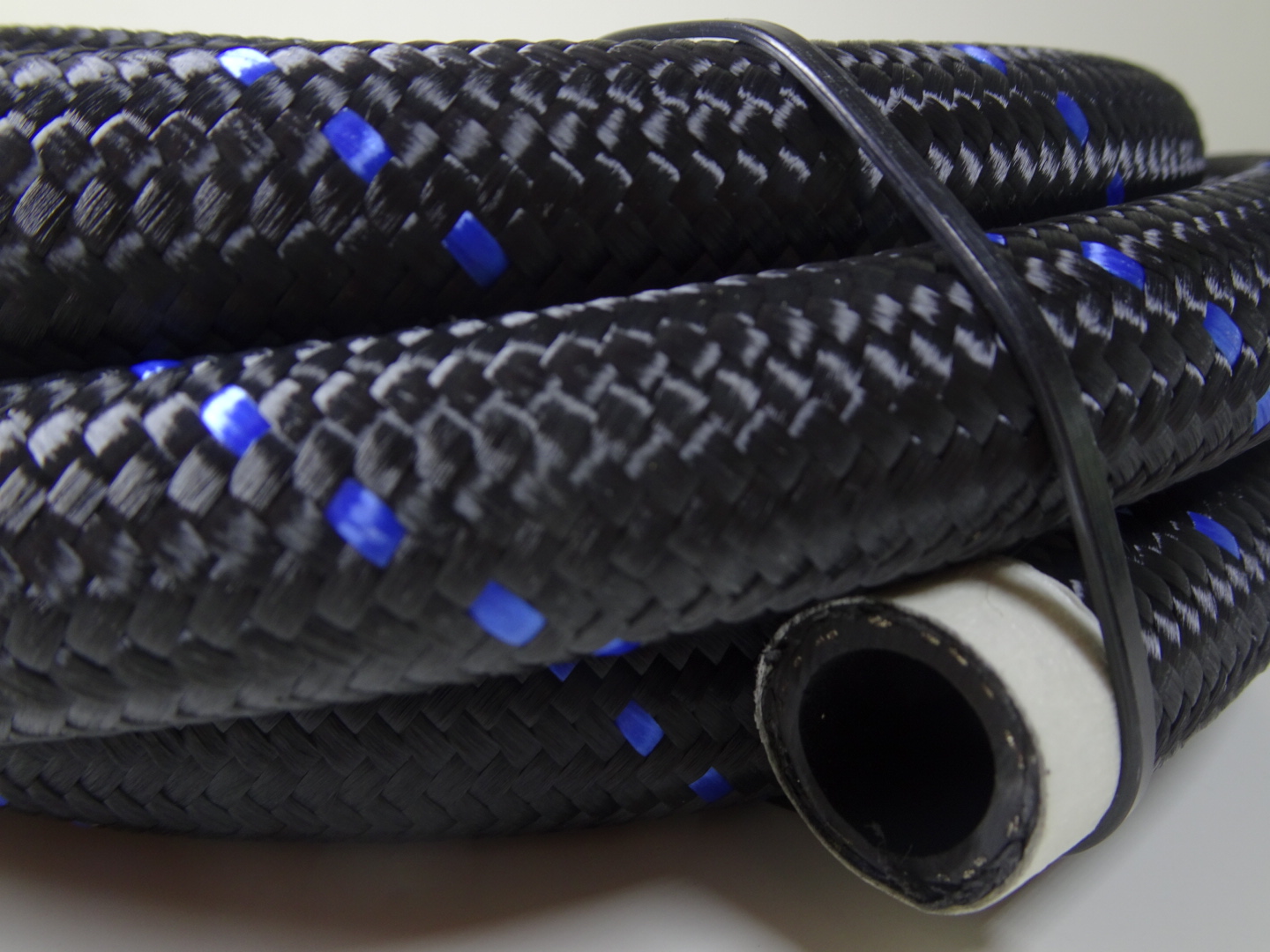 4m AN-10 Nylon-Braided Oil Cooler Hose, Blue Fleck | SKADI - Image 12