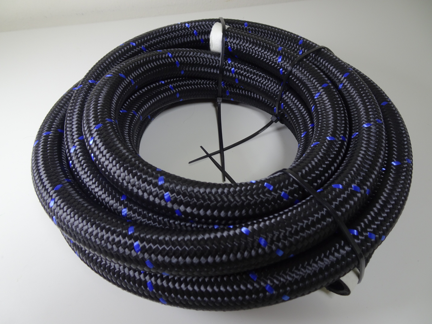 4m AN-10 Nylon-Braided Oil Cooler Hose, Blue Fleck | SKADI - Image 2